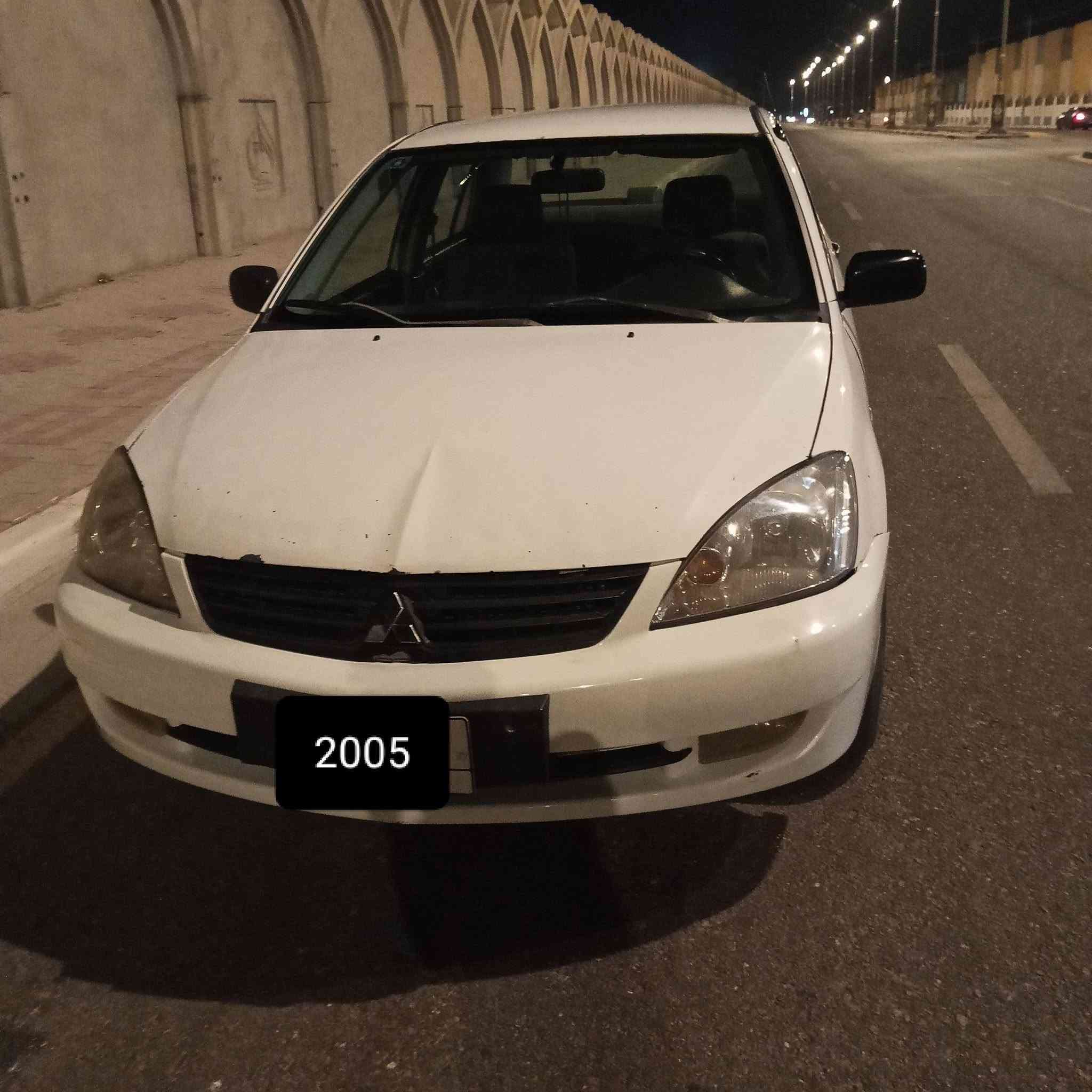سلام عليكم 
لبيع لانسر 2005 السياره نضيفه محرك وكير مكفولات حداديه الكدام جديده والوره نص عمر شاشه كامره سياره بسمي تحويل ثاني يوم 
مكاني كربلاء 
السعر 57 بيه مجال 
*********** لاستفسار

نص مكتوب في الصور:
- 2005
