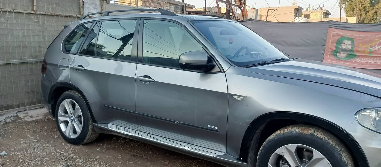 السلام عليكم ..بي ام دبليو X5 ..E70 محرك كاز موديل 2010.   7 راكب شماليه وكالة باسمي او تحويل فتحة سقف بصمه داخل اسود و صحراوي جلد  بيه بعض الملاحظات...باتري جديد تبريد شغال سبعه راكب 
بيع 
او 
مراوس حسب القناعه 
بغداد الشعله 
***********
السعر 
105
