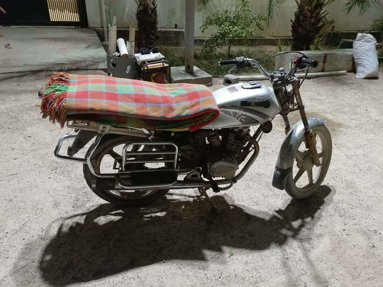 للبيع دراجه فيوم كامله نقص بس لايت اوباتري تجي تفحص التراي ماله البصره🏍️ مكان حي العباس ***********
