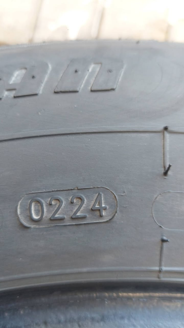 للبيع زوج تايرات حجم 15
إنتاج 24 وزوج بكلايتات السعر 50 الف 
مكاني بغداد 
***********
