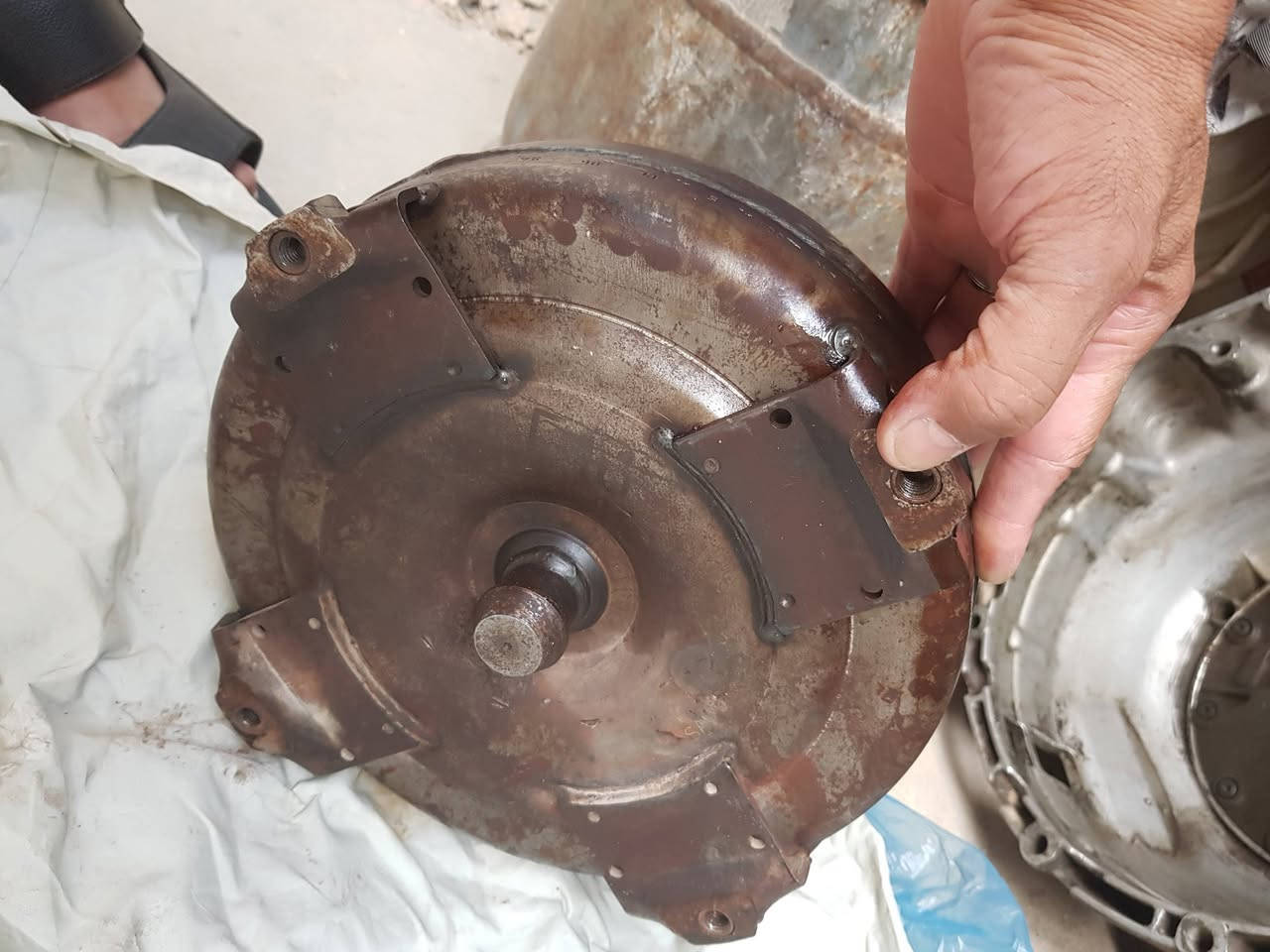 من رخصت الادارة المحترمين اخواني عندي هذا التورباين للبيع مال گير 30 مسكر V8 جديد جديد تاخذه ع الشغل بدلت الگير وما احتاجه سعره 100 دولار ... للاتصال 
او التواصل على الواتس اب ***********
