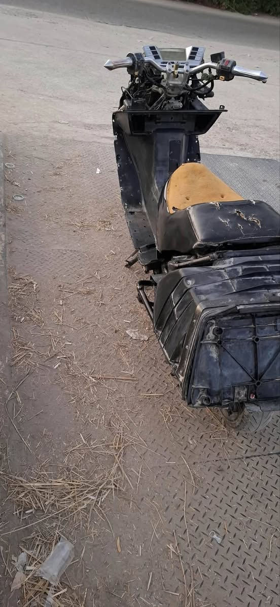 سلام عليكم دراجه شغاله وحلوه اطلع معدل 110وسعرها مناسب كلش رخصيه  مكاني كوفه عباسيه ***********
