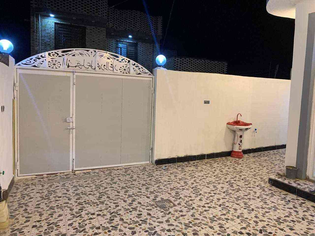 للبيع دار مساحة 200 متر طابق واحد طابوق نهروان صب كونكريت اساس وسقف شغل درجه اولئ طابو صرف  حي النداء منطقة 53 سعره 130 وبي مجال للاستفسار واتساب ***********
