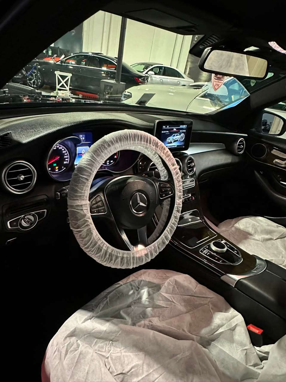 تحيه للأعضاء الكروب 
للبيع 
Mercedes-Benz 
Glc-300 AMG
2017
اللون اسود ملكي ♠️        كلين تايتل 
وارد الماني ضمان دولي

‎المواصفات فول فول للاخير
‎رادارات اماميه وجانبيه 
نقاط عمياء
كشنات جلد وكهربائي وتدفئة 
تحكمات استيرن+شيفتات
استيرن كهربائي
مقاعد خزن  ميموري
سقف بانوراما
ماوس تحكم نظام الترفيه 
لايتات ليد نهاري امامي وخلفي 
وبقيه المواصفات المعروفه 
بي ٢-٣ مكان شوية pdr نص شبر
للتفاصيل اكثر 
***********    كورك ، واتساب، فايبر

مكان السياره اربيل شركة پیرس موتورس 🇩🇪
