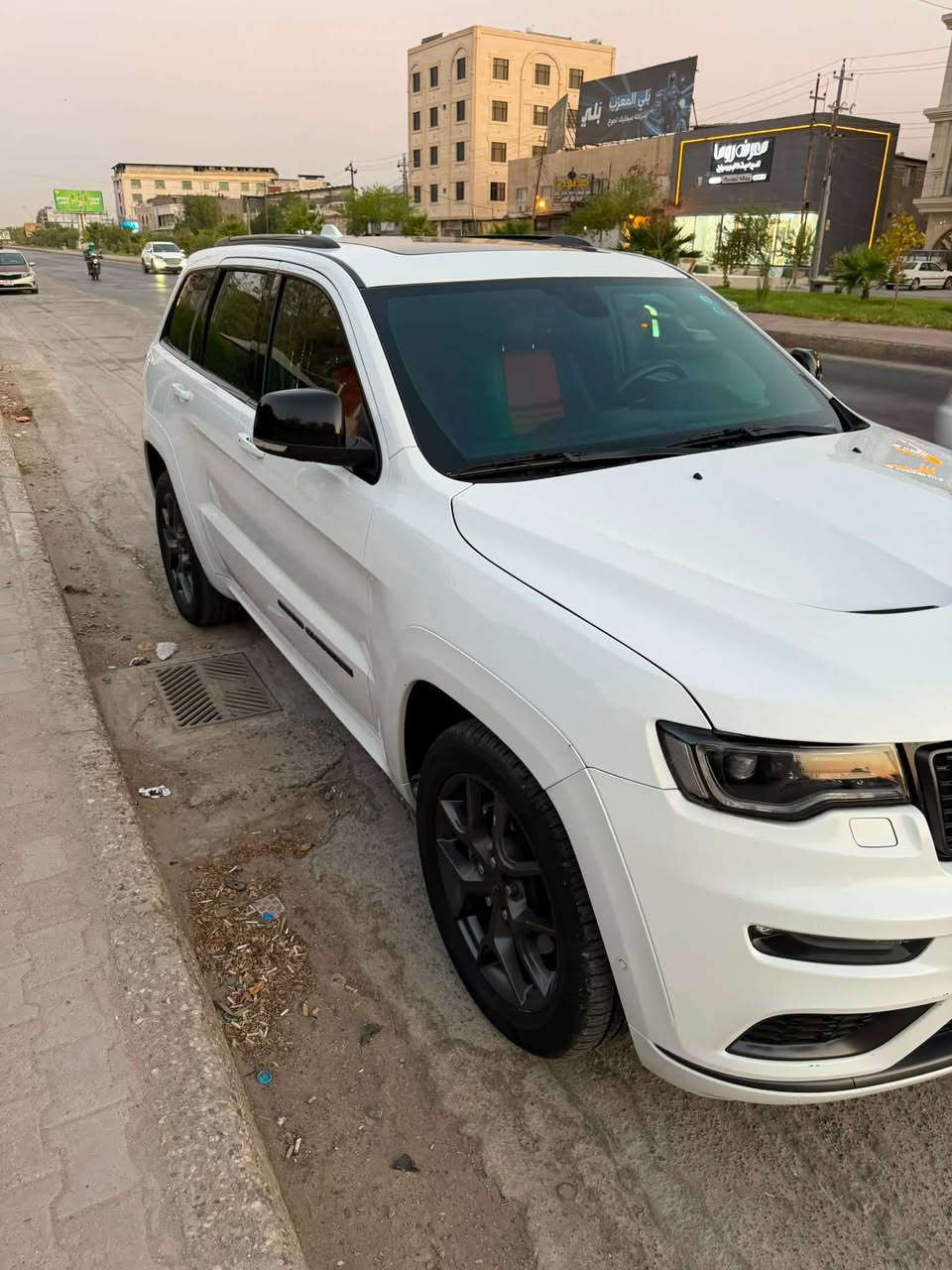 جيب S موديل 2019( خـليـجـي )  كفاله عامه ماشه 60الف كيلو متر فول سعر 290 بيها مجال 
    
 محرك ما مفتوح 
ا‎* المواصفات : . 
داخل احمر بلادي. 
ا‎* نقطة عمياء.
ا‎* دفع رباعي 4x4 . 
ا‎* فرش المقاعد من الجلد . 
ا‎* المقاعد الأمامية كهربائية .
ا‎* ذاكرة لحفظ وضعيات الجلوس . 
 ويل قياس 20 انج .
سقف بانوراما .
تشغيل عن بعد .
صندوق كهربائي .
حساسات أمامية . 
حساسات خلفية .
كاميرا خلفية .
رقم بغداد جديد هزه جديد تحويل ثاني. حداده عامه جديده  
تخم تاير جديد الجام كله نانو اصلي  
شد عدسات اصليه اضافه لد مخفي سياره ماشيه 60 الف كيلو 
مكان سياره البصره ***********
