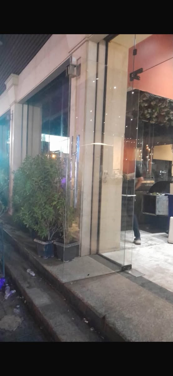 السلام عليكم عندي جام مسكرت قياس
الطول 320 * 165 العرض 

العدد 10 قطع

الباب 

الطول 250 * 100 العرض طلاكتين
الجام مسكرت كوله

للاتصال ***********

بغداد الدولعي
