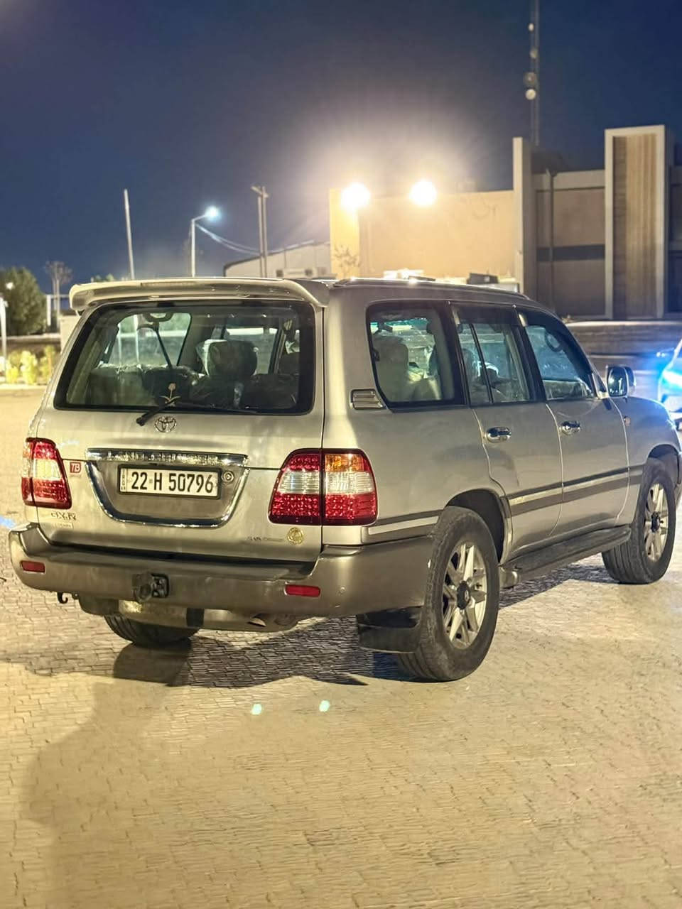 � لاندكروز 2007 أصل فول مواصفات للبيع 🔥
🚘 تويوتا لاندكروز 100 – مكينة 4.5

سيارة نظيفة جداً وجديدة بمعنى الكلمة، واللي يعرف باللاندكروز يعرف قيمة هاي المواصفات 👌

✅ موديل 2007
✅ مكينة 4.5 عدلة وكلش مرغوبة
✅ كير ومكينة كفالة
✅ دفع رباعي دبل
✅ 7 راكب
✅ ماشية 220 ألف كم
✅ دبل تانكي
✅ تبريد 3 قطع ❄️🧊
✅ صدر أمامي وخلفي جديد
✅ شاشة لمس
✅ سلايد/فتحة سقف كهربائية
✅ الجام كله كهربائي صعود ونزول
✅ أريل كهربائي
✅ جامة أمامية بلو رايز
✅ باقي الجام عازل حراري
✅ مواصفات فول
✅ السيارة جاهزة وما تحتاج شي

💎 سيارة استخدام شخصي ونظافتها تبين من الصور، مو سيارة شغل.
🔥 4.5 + دبل + دبل تانكي + فول مواصفات = لاندكروز مرغوب

📍 للجادين فقط، الفحص على حساب المشتري.
💰 السعر: [16.000 دولار]
***********
