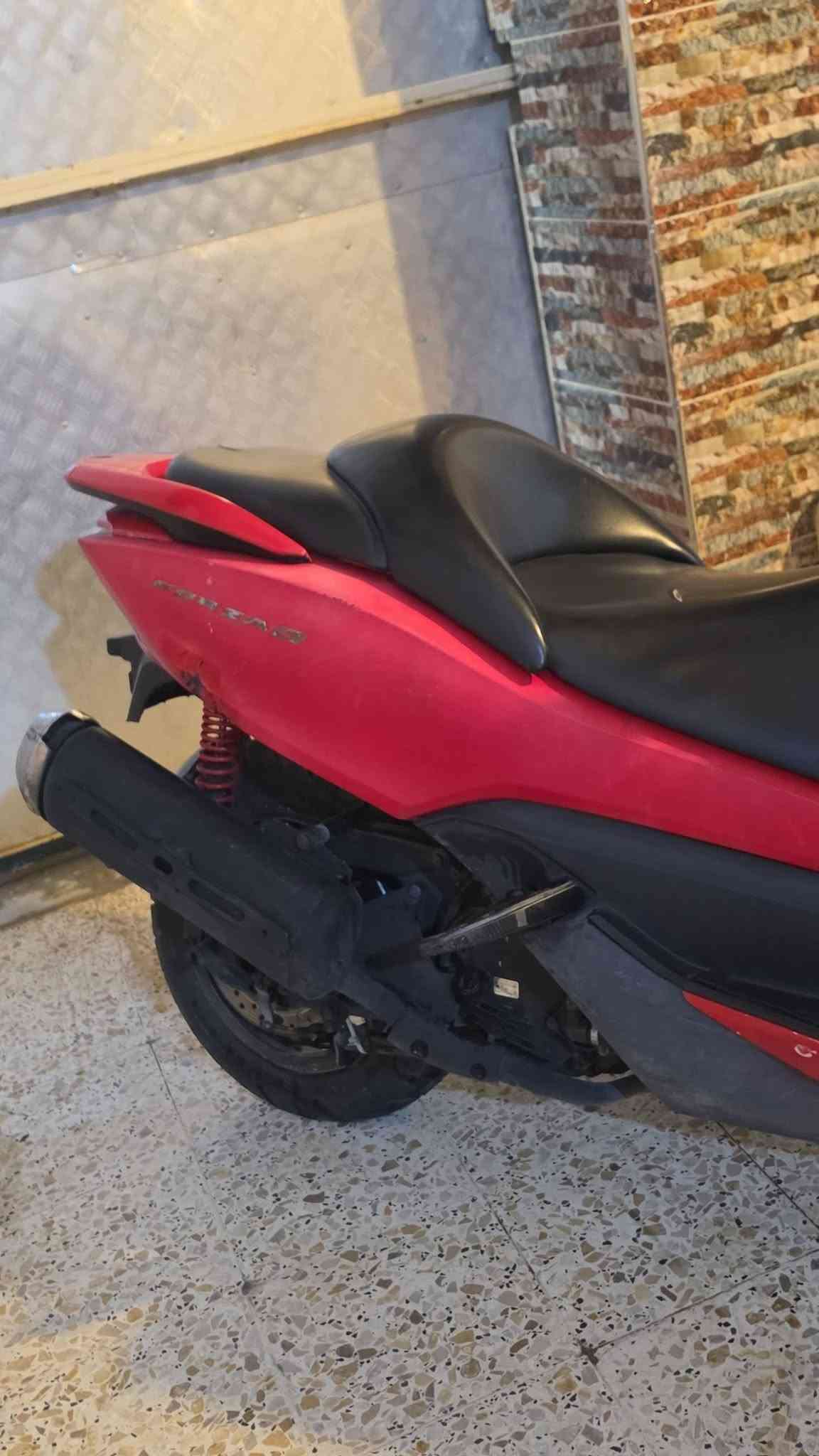 🔥 فوزده 012 للبيع — مكاتبة 🔥
🛵  | لون أحمر | مكاتبة
🎨 دهن جديد، اليوم مدهنه 

✅ كلشي شغال بيها
✅ مكينة وقير تمام
✅ كهربائيات كاملة
✅ إنارات وإشارات وبوري
✅ تبريد ومراوح
✅ تشغيل وستارتر
✅ جاهزة للركوب

💯 فوزده مرغوبة ومرتبة، والدهن جديد اليوم.
👀 المعاينة على الطبيعة، والجاد يجي يشوفها ويحكم بنفسه.

📍 المكان: ديالى
📞 ***********
💬 متوفر خاص بالماسنجر أو على الرقم اقبل مرازس حسب قناعه

🔥 012 مكاتبة + دهن جديد اليوم + كلشي شغال = جاهزة للركوب 🔥
