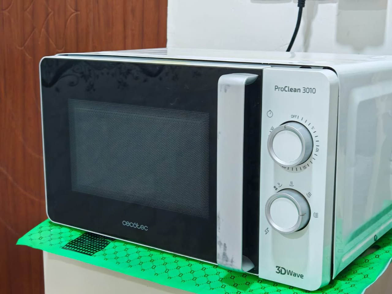 السلام عليكم ورحمة الله 
مايكرويف ماركة Cecotec ProClean 3010 الاسبانية
مؤقت ٣٠ دقيقة السعة ٢٠ لتر الباور ٧٠٠ واط
طريقة التوزيع تقنية 3d wave
السعر ٥٠ الف توصيل موجود دهل اوران, واسط
