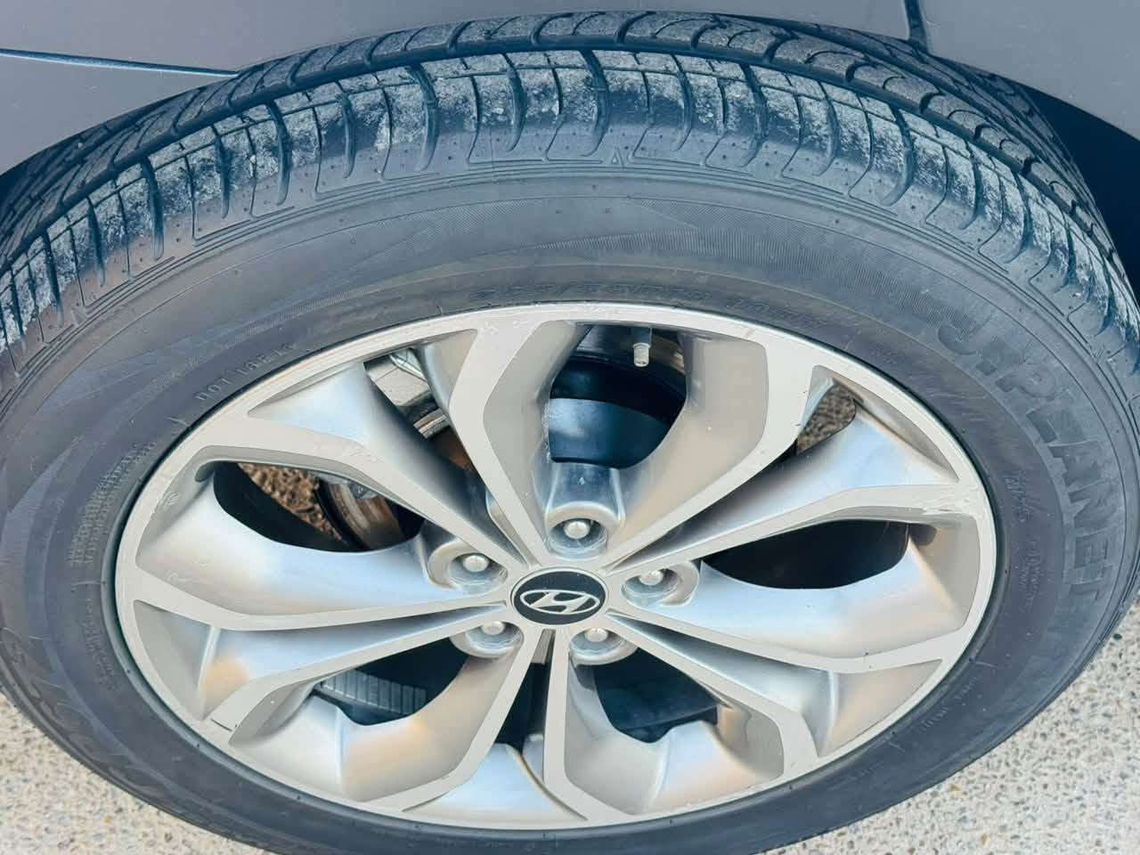 سلام عليكم سنتافي موديل 13 خليجي سياره بيه كفاله ماعده بيه ضربه بسيطه بل جنطه  سياره اخير من الله تبريد  حداديه تواير كله جديد سياره فول كلش خزن ميموري سياره 6 سلندر يعني سياره جديد بمعنه الكلامه هيه صور تحجي والحقيقه حلا بعد مكان ناصريه سعره 150 وبيه مجال رقم ***********
