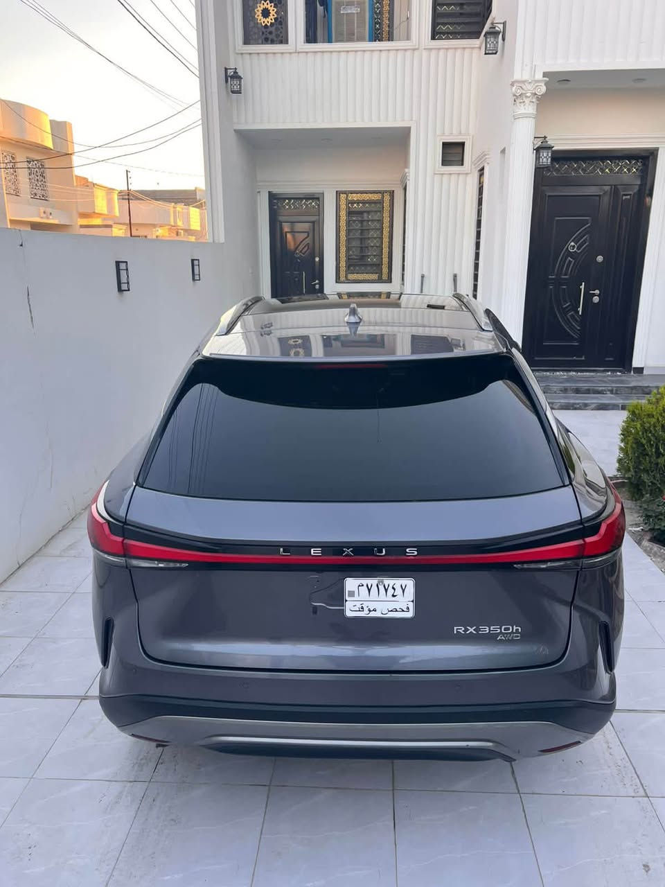 🚗 Lexus RX 350h — موديل 2023

حالة فوق الممتازة / نظيفة جداً 

الممشى: (000'57)ك م

اللون الخارجي: ( فيراني)

الدفع: AWD

المواصفات:

 • هايبرد اقتصادي جداً

 • شاشة كبيرة وتطبيقات حديثة

 • داتشو 

 • كاميرا خلفيه

 • رادار + تنبيه خروج المسار

 • بصمة تشغيل

 • شحن لاسلكي

 • LED كامل

 •     مقاعد مريحة مع تبريد/تدفئة

بعد بيه هواي مواصفات 

الضرر : صبغ ربع الجاملغ الامامي الأيسر وصبغ حافت البنيد فوق الجاملغ 
تصليح وسحب بدايت الشاصي الايسر 

💰 السعر000'30$
وبيه مجال 

للاستفسار اكثر 
***********

