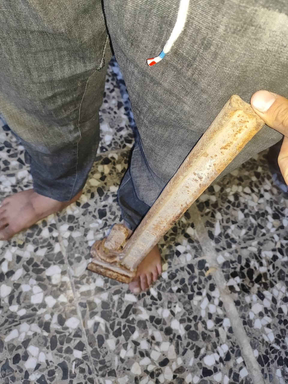 طويل • بحالة زينه • يحتاج تنظيف