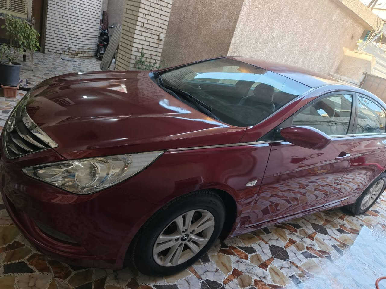 سوناتا خليجي موديل 2011رقم بغداد دولي باسمي للاتصال *********** سياره جديده مكفوله من الضرر بيه فقط صبغ حزام اثر جرد  محرك دوش 2000تبريد ثلج قطعتين  محرك جديد مشدود كامل صدر أمامي خلفي جديد على أيدي سياره جاهزه العنوان بغداد السعر 94 بغداد, العراق
