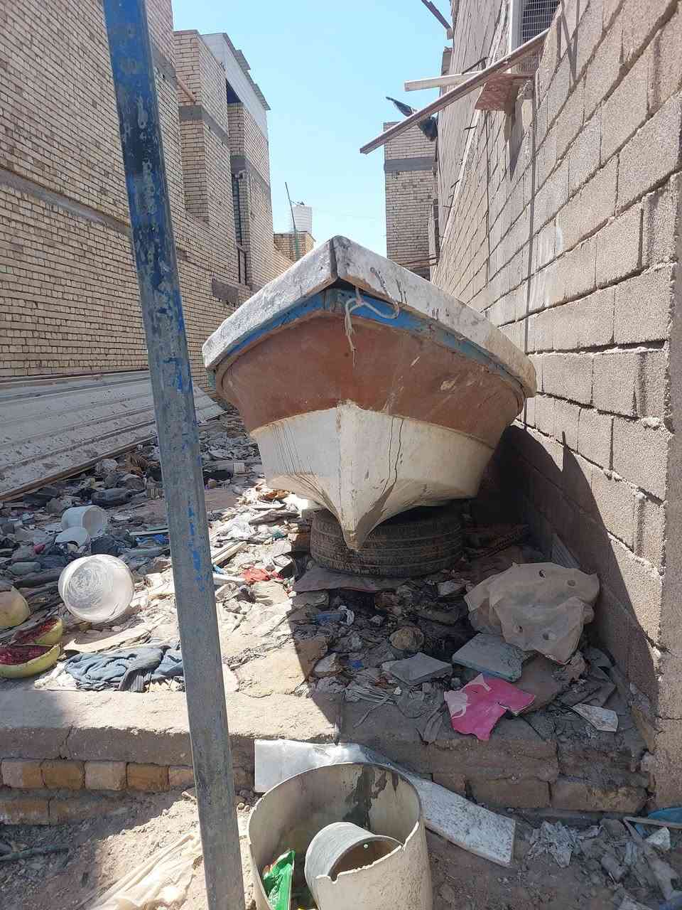 زورق للبيع مكاني بغداد حي اور السعر ٧٥٠الف ***********
