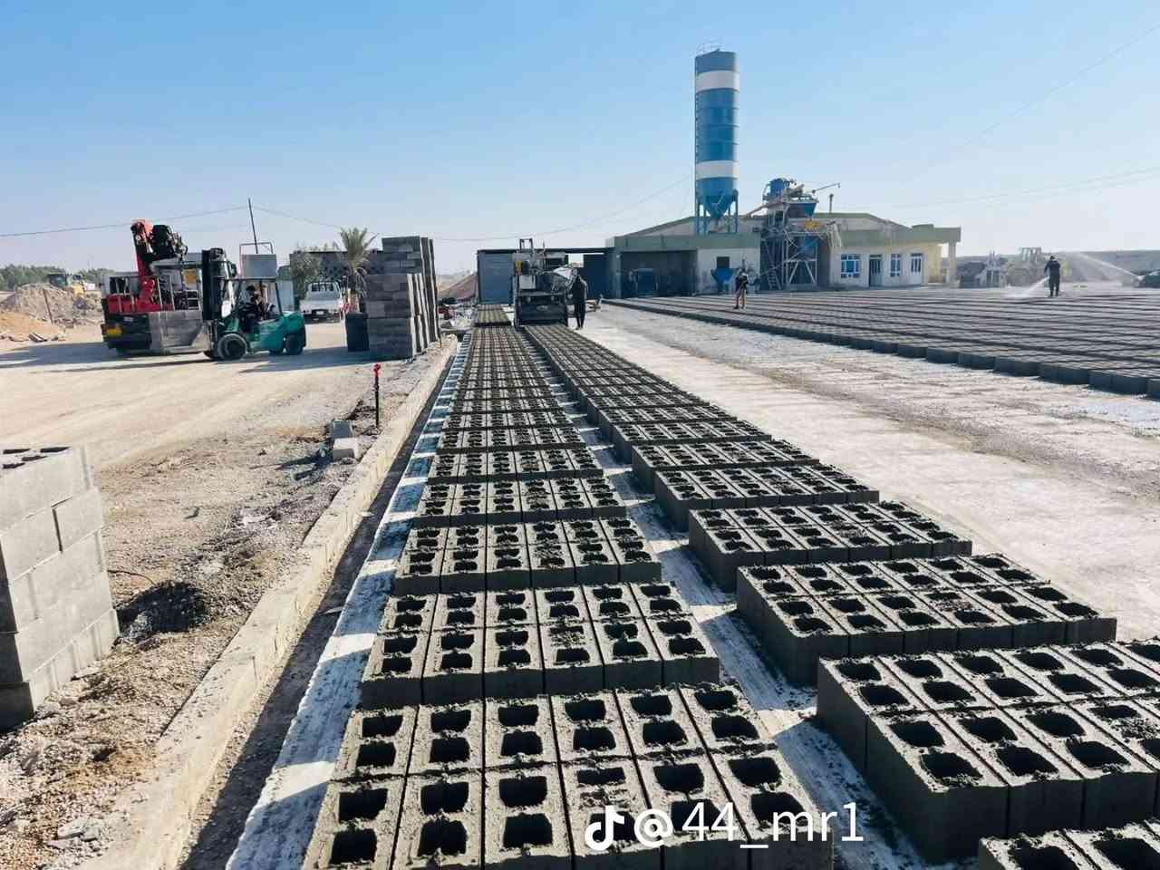 بلوك • سمنت كريستال • رمل احمر