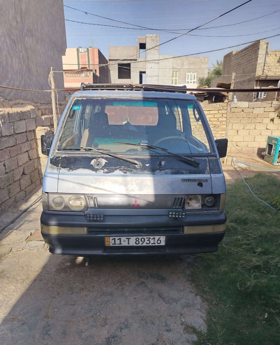ميتسوبيشي موديل 1994 رقم بغداد انكليزي فان حمل بأسمي كير عادي مكينة بلادي كهربائيات تخم تاير  العنوان ديالي بعقوبة ***********
