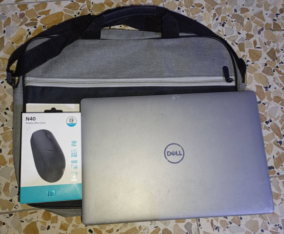 لابتوب Dell Latitude 5410 نظيف وبحالة ممتازة
السعر: 350,000 دينار وبي مجال للطيبين
​جهاز ديل غني عن التعريف، كلش عملي ونظيف مثل ما تشوفون بالصور، شغله سريع ومناسب للدوام، الدراسة، والشغل اليومي.
​المواصفات:
​المعالج: Core i7 جيل عاشر (i7-10610U) 🔥
​الرام: 8 جيجا (8GB) 🚀
​التخزين: 256 جيجا SSD (سريع جداً) 💾
​كرت الشاشة: Intel UHD (مساحة الكرت الإجمالية 4 جيجا) 🎮
​الشاشة: 14 بوصة صافية وحلوة 💻
​الاتصال والمنافذ: بي منفذ تايب سي (Type-C) سريع، واي فاي داخلي، وبلوتوث 🛜🔌
​الملحقات: ويا الشاحنة الأصلية مالته 🔌
​الهدايا: ويا الجهاز ماوس وايرليس وجنطة خاصة باللابتوب هدية 🎁👜
​النظام: Windows 11
​📍 مكان التواجد: بغداد
📞 للتواصل: راسلني خاص أو اتصل على الرقم: ***********
