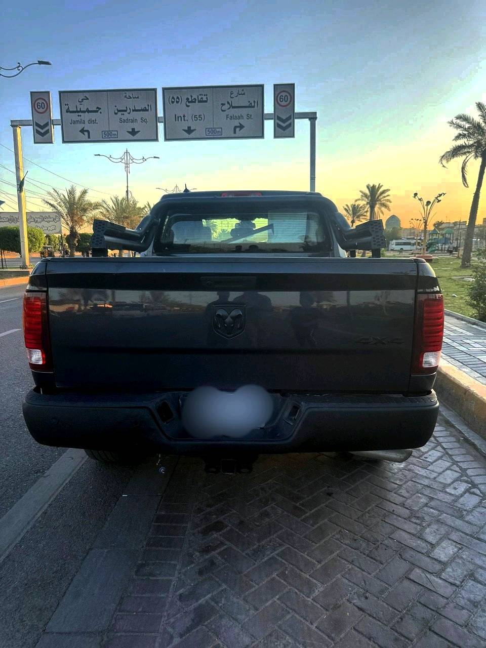 السلام عليكم 
للبيع دوج رام كلاسك موديل 2021
السعر 165 
باب قصير بدي طويل 
محرك 3600
فور ويل 4×4
كشن منفصل فرس 
شاشه حجم كبير 
كشن كهرباء
تدفئه بالكشنات 
تدفئه استيرن 
تخم تاير 
كير محرك كفاله 
ضربة امريكه جاملغ وبنيد امامي 
داخل العراق جاملغ خلفي 
مكان السيارة بغداد مدينة الصدر
اتصل وتدلل (***********)