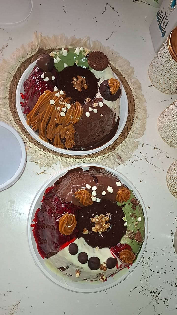 "السعادة خيار.. وطبق كيك فاخر هو الخيار الأفضل!"صنع كعكنا وحلوياتنا بحب، لنكون جزءاً من أجمل لحظاتكم وأحلى ذكرياتكم."9647509738547

نص مكتوب في الصور:
- كيك ومعجنات الأميرات بكل حب وجهد نقدم لكم الكيك والمعجنات الطيبة. الرزق مقسوم ومكتوب من الله عز وجل، ولا يمكن لأحد أن يمنع عنك رزقاً كتبه الله لك.. عشقي حسين المياجي كيك الأميرات iguana.1320244 ***********