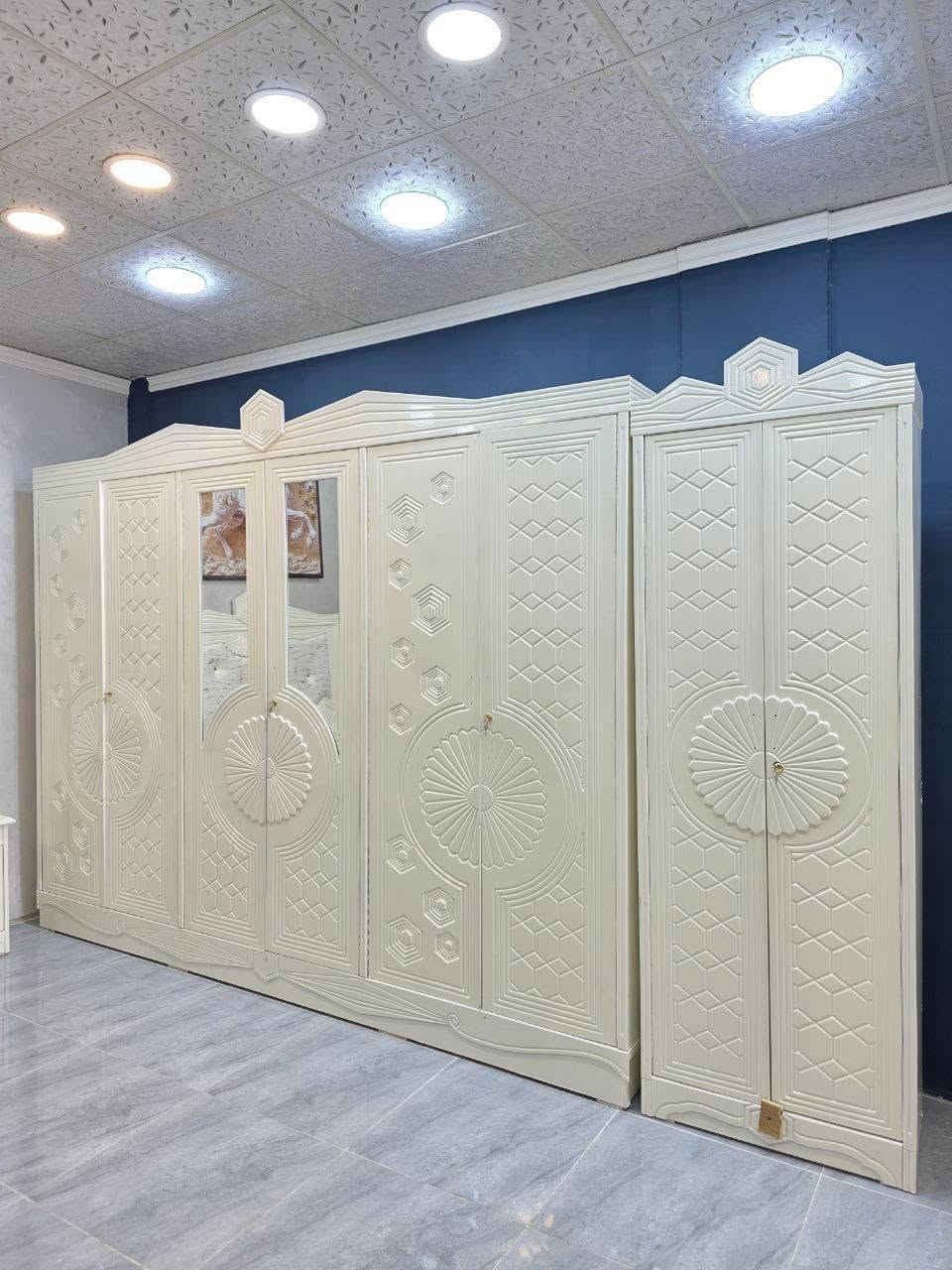 السلام عليكم غرفة عراقية تصميم تركي 6 بوب ارتفاع مترتين او 70  جديدة كلش ماخال اي ملابس  بيها تجي وشوف ابعينك ريحة النجاره بيها السعر مليون او ربع ***********0 غير متواجد عل فيس
