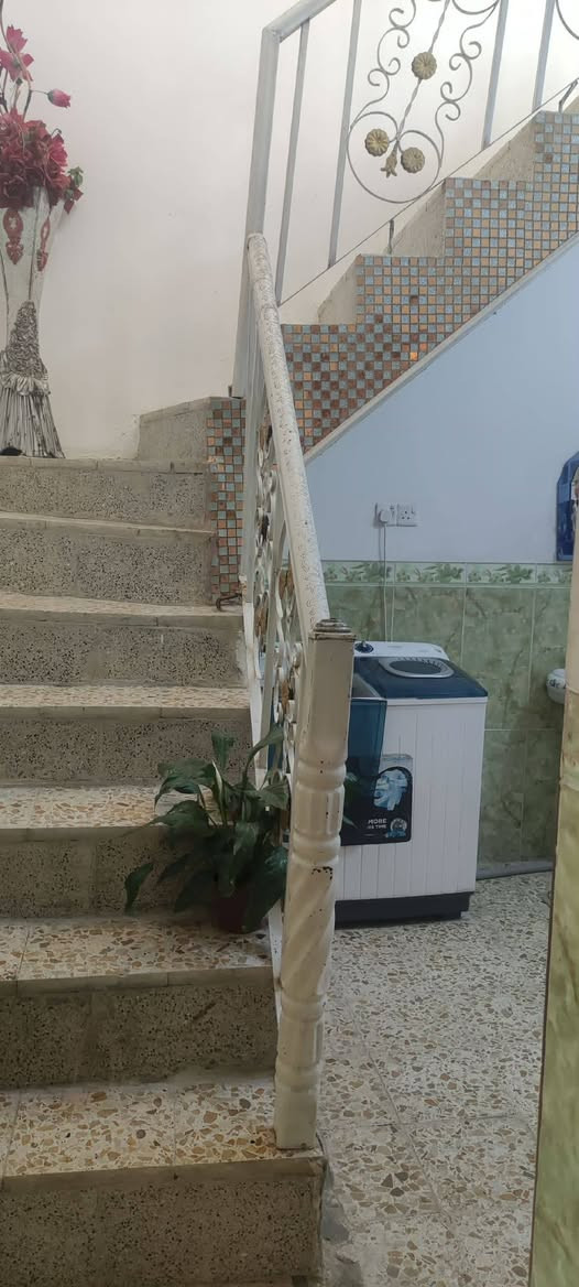 مشتمل للبيع مربع موقعه ركن عله شارع 30قريب عل كراج حي الجهاد للاستفسار أكثر الاتصال ***********
