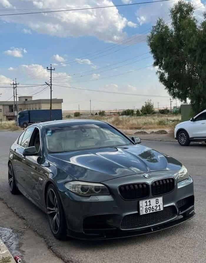 🚘 للبيع BMW F10 535i M Sport – موديل 2012

🔹 محرك 6 سلندر تيربو N55 – 3.0L
🔹 قوة 300 حصان
🔹 قير أوتوماتيك 8 سرعات
🔹 ممشى 94 ألف كيلو متر  
🔹 داخلية جلد
🔹 فتحة سقف
🔹 شاشة ونظام تحكم iDrive
🔹 تحكم ستيرن
🔹 تحكم كهربائي بالمقاعد
🔹 حساسات أمامية وخلفية
🔹 كاميرا خلفية
🔹 مثبت سرعة
🔹 تحكم بالمقود
🔹 تكييف أوتوماتيك
🔹 جنوط M Sport 
🔹 تشغيل بصمة
🔹 مكفوله من الضربه بي اربع مكانات بارد وبي دي ار فقط 
🔹 السيارة رقم بغداد وباسمي
🔹 وارد خليجي
🔹 السيارة نظيفة جدًا وممشاها قليل بالنسبة لعمرها
السياره من الداخل والخارج جدآ نضيفه 
💰 السعر: 198 ورقة وبيها مجال 
***********
