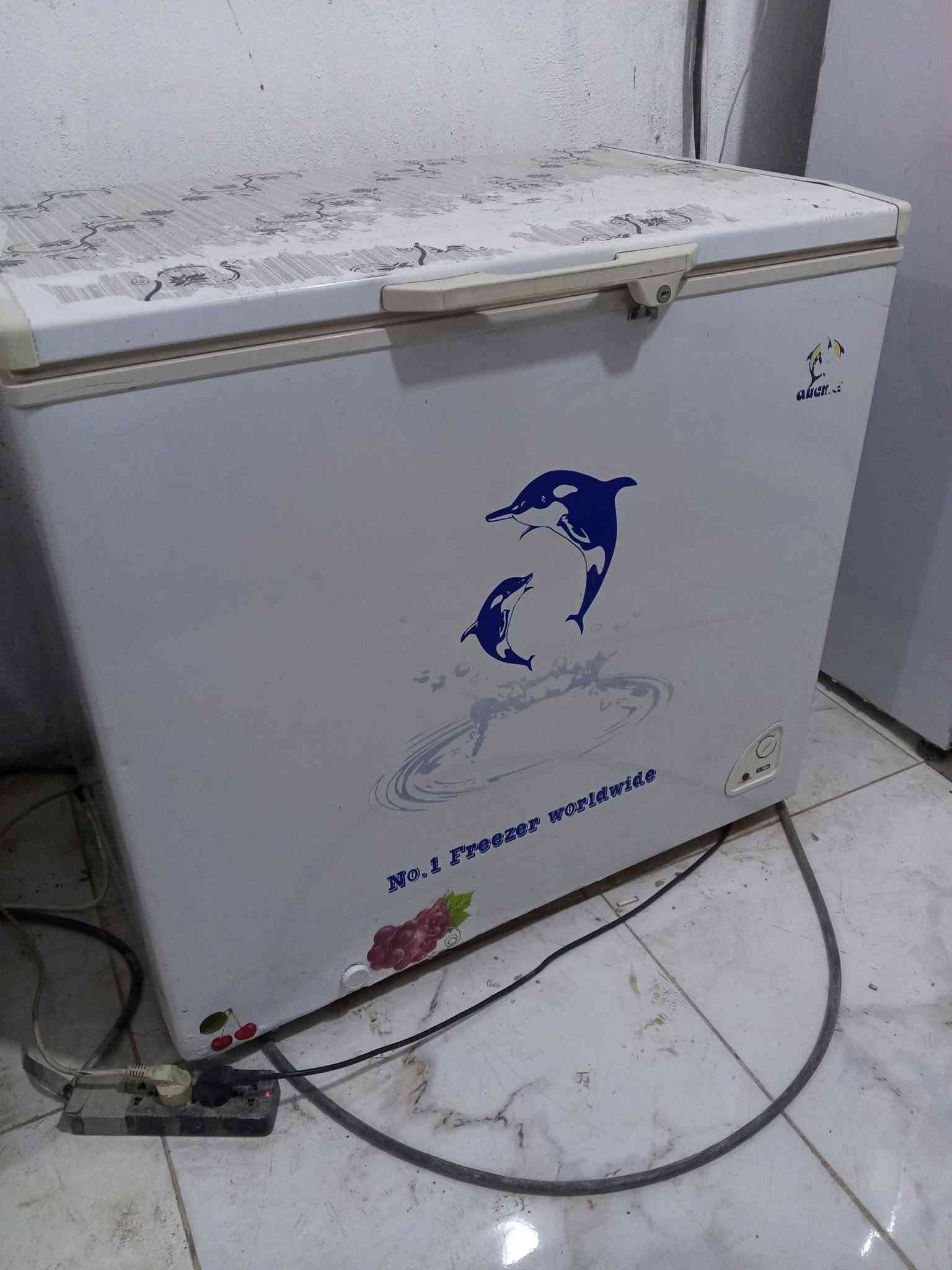 ثلاجة • للبيع