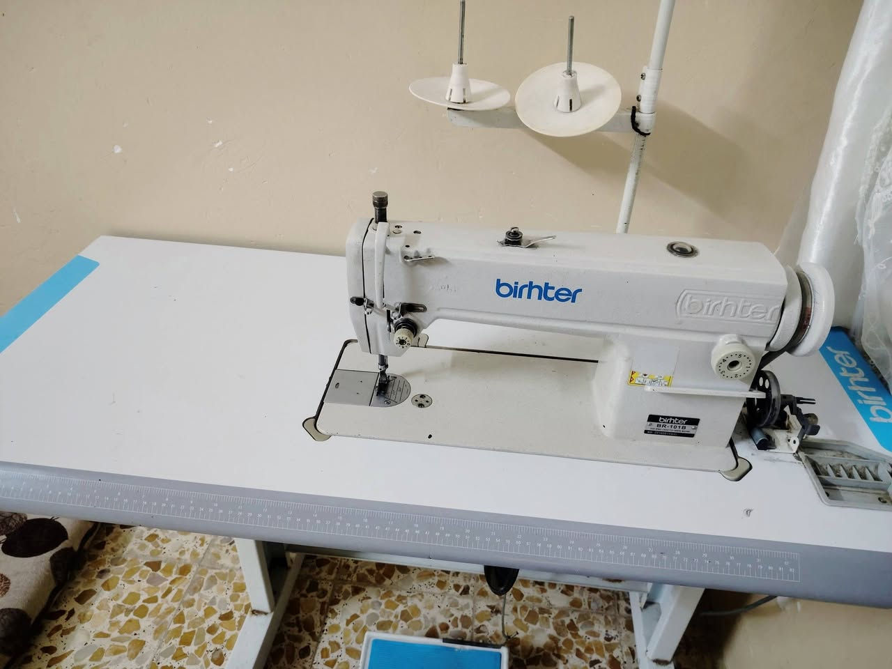 ماكينة خياطة صناعية birhter للبيع
الوصف:

ماكينة خياطة صناعية نوع birhter (BR-101R) ممتازة وعملية جداً، تأتي كاملة مع المنضدة وحامل الخيوط الخاص بها كما هو موضح في الصورة. جاهزة للعمل ومناسبة جداً للخياطة المنزلية أو أصحاب ورش الخياطة.

​المكان: الموصل 📍

​السعر: 190,000 دينار عراقي 💰

​📲 للتواصل والاستفسار  (واتساب):

***********
