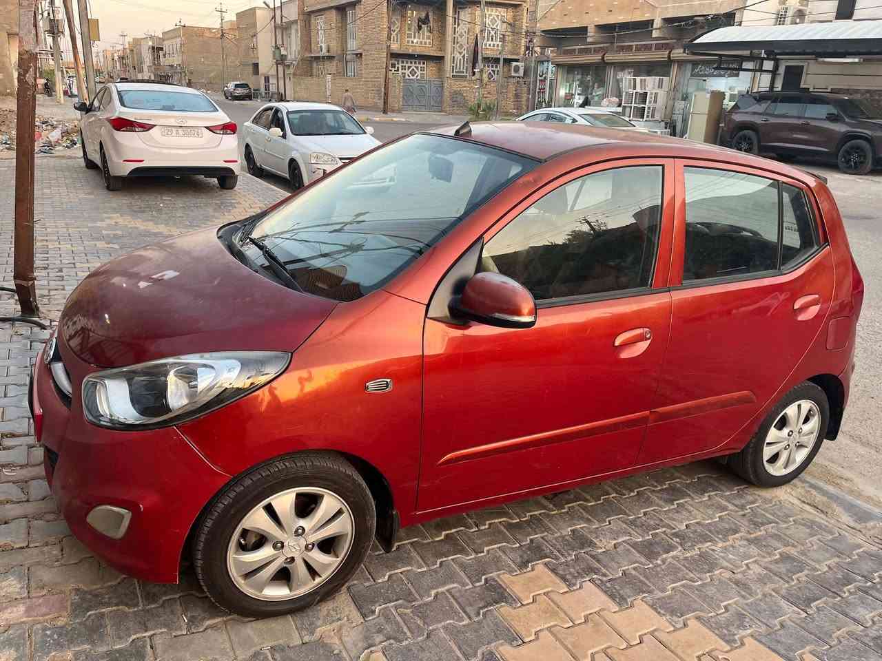 السلام عليكم..
هونداي i10 ٢٠١٣ تدفئة تبريد مكينة ١٢٠٠  ٤ سلندر غرفة بلادية دوشمه جديدة تخم تاير جديد صدر كامل جاهزة من كلشي رقم بغداد باسمنا تحويل ثاني يوم سنويه صارلها ٦ اشهر جديده
مبدل فقط بنيد وبيها باردات قليله 
صبغ على وضعها مابيها صبغ عده البنيد
مكانها كوت
السعر ٦٨ وبيها مجال.
متواجد فيس 
وتساب ***********
