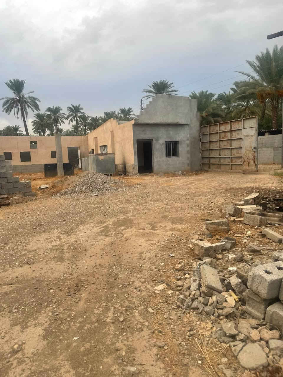 شركة دواجن • قاعتين جاهزات • ٢ دونم