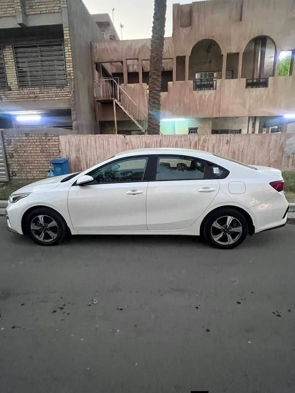 كيا سيراتو 2019 وكاله الدوليه 
ماشيه 88 الف حقيقي وعلفحص 
كفاله عامه من كلشي لا حار  لا صبغ لا تبديل فقط بارد كد ثلاث اصبع
محرك كير بشرط كامله للاخير مابيهه نقص برغي محرك 1600 دوش كير AT  فول مواصفات  قطعتين تبريد مري شفط 5 ويل كب  وباقي مواصفات السيراتو المعروفه 
سبير منازل العده ممفتوحه كتلوكات الشركه رقم بغداد الجديد  هزه وسنويه جدد مكاني السماوه للاستفسار ***********
