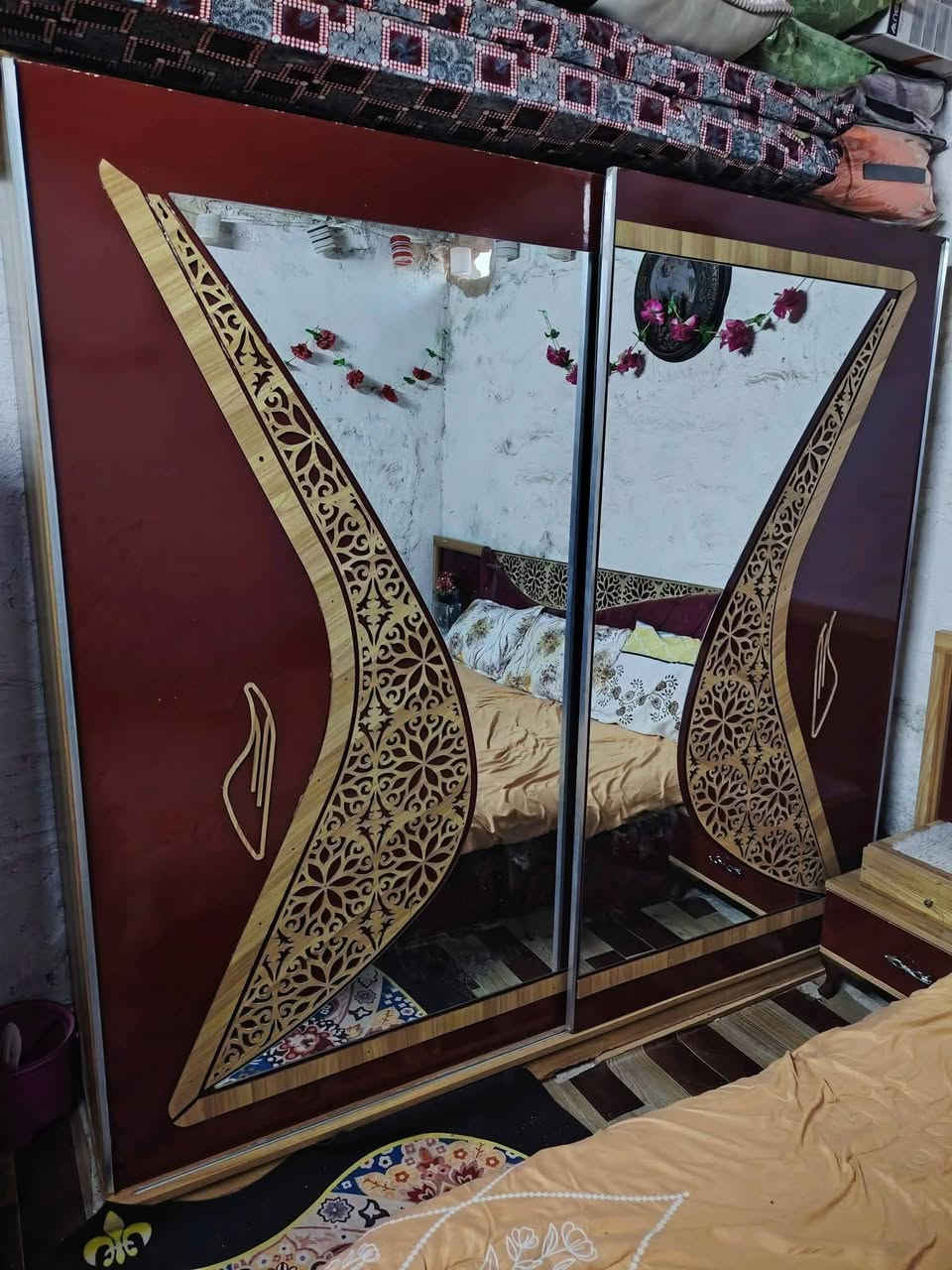 غرفة نوم تركي 3 قطع نضيفة 
سعر 300 الف 
المكان تكريت 
للاستفسار  ***********
لا تراسل اتصل بصاحبها ☝🏻☝🏻
