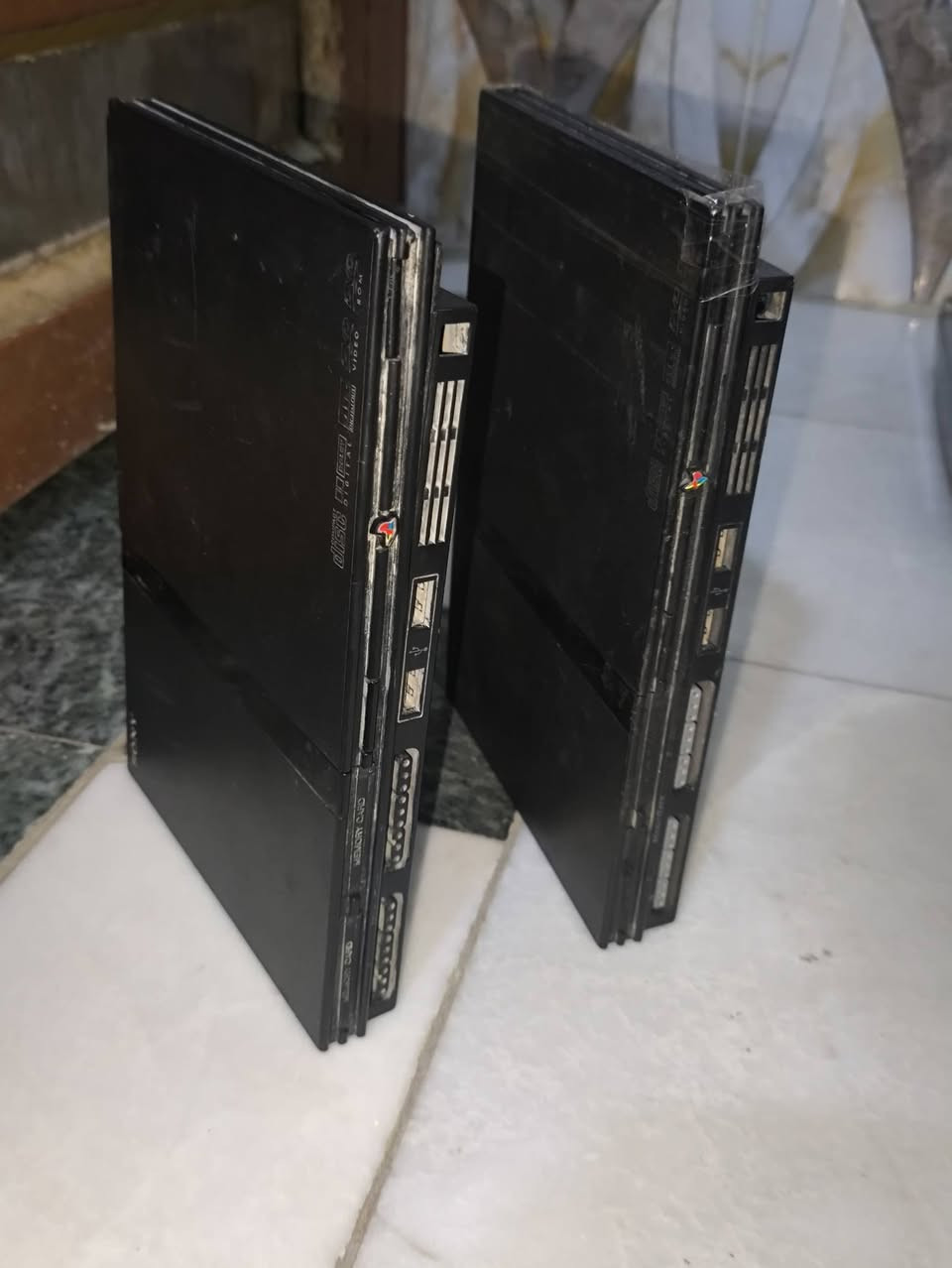للبيع
ps3 شغال بس يحمه وره فتره
PS2 شغال الفات الويا غراض
ال بقيه مال ps2 اكو شغال ما يقره صوره و اكو شغال يأخذ كهرباء بس ما يدوس دكمه و واحد طافي 
تواصل واتساب ***********
توصيل موجود
