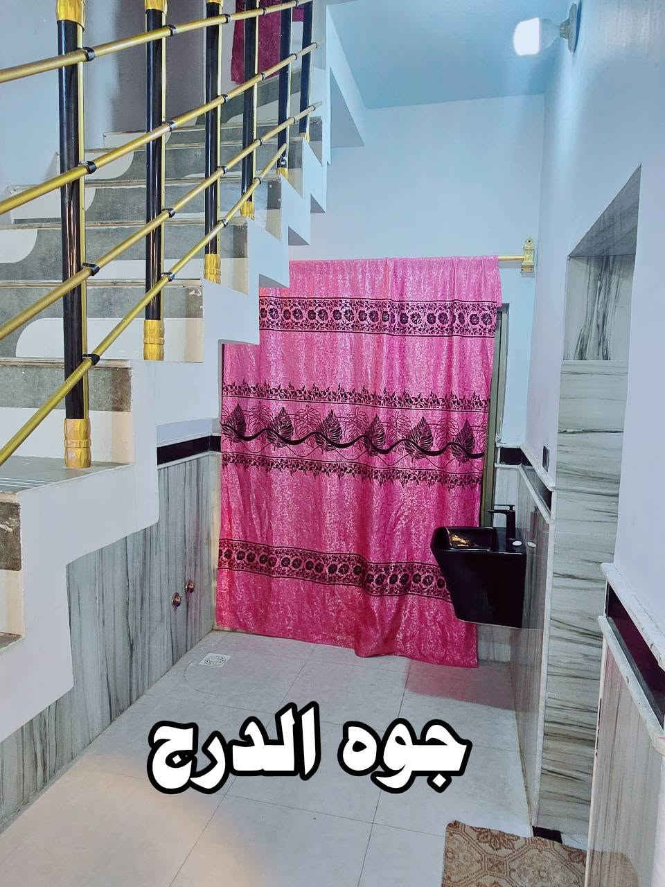 بيت مفول للبيع طابو صرف حي العسكري
المساحة 252 متر طابقين الطابق الثاني نفس الاول تماماً والثالث بيه مخزن
علماً ان ( الماء والكهرباء والمجاري ) مجهزه بأرقى الماركات العالمية وبأحدث انظمة
للأستفسار *********** عمارة, ميسان

نص مكتوب في الصور:
- صالة كبيرة 11 في 5
- استقبال 6 متر
- مدخل الاستقبال
- الدرج
- جوه الدرج
- واجهية البيت 12 متر