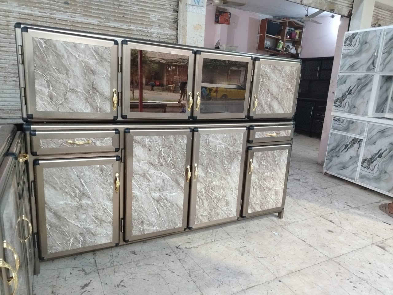 للبيع كونتر ارضى ملحق مترين نضيف سنك مترين تقيل سعر ٣٧٠ بي مجال *********** اسيا ***********
