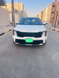 سورنتوا أربيل للبيع ٢٠٢٥ فول مواصفات كامرتين كشنات جلد تدفئة وتبريد وي...