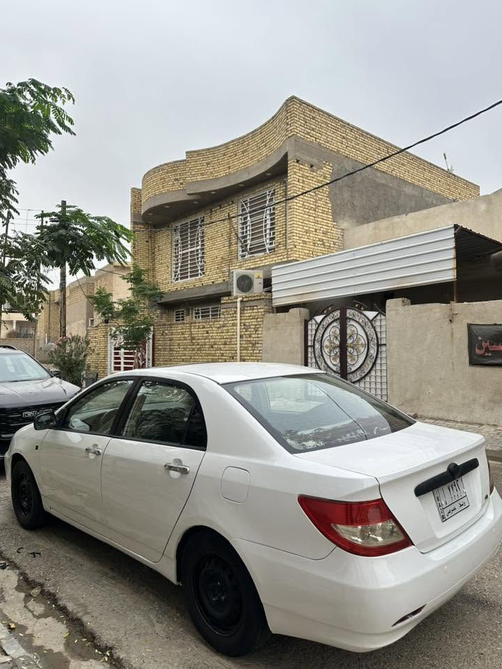 بيوايدي ف٣ • موديل ٢٠١١