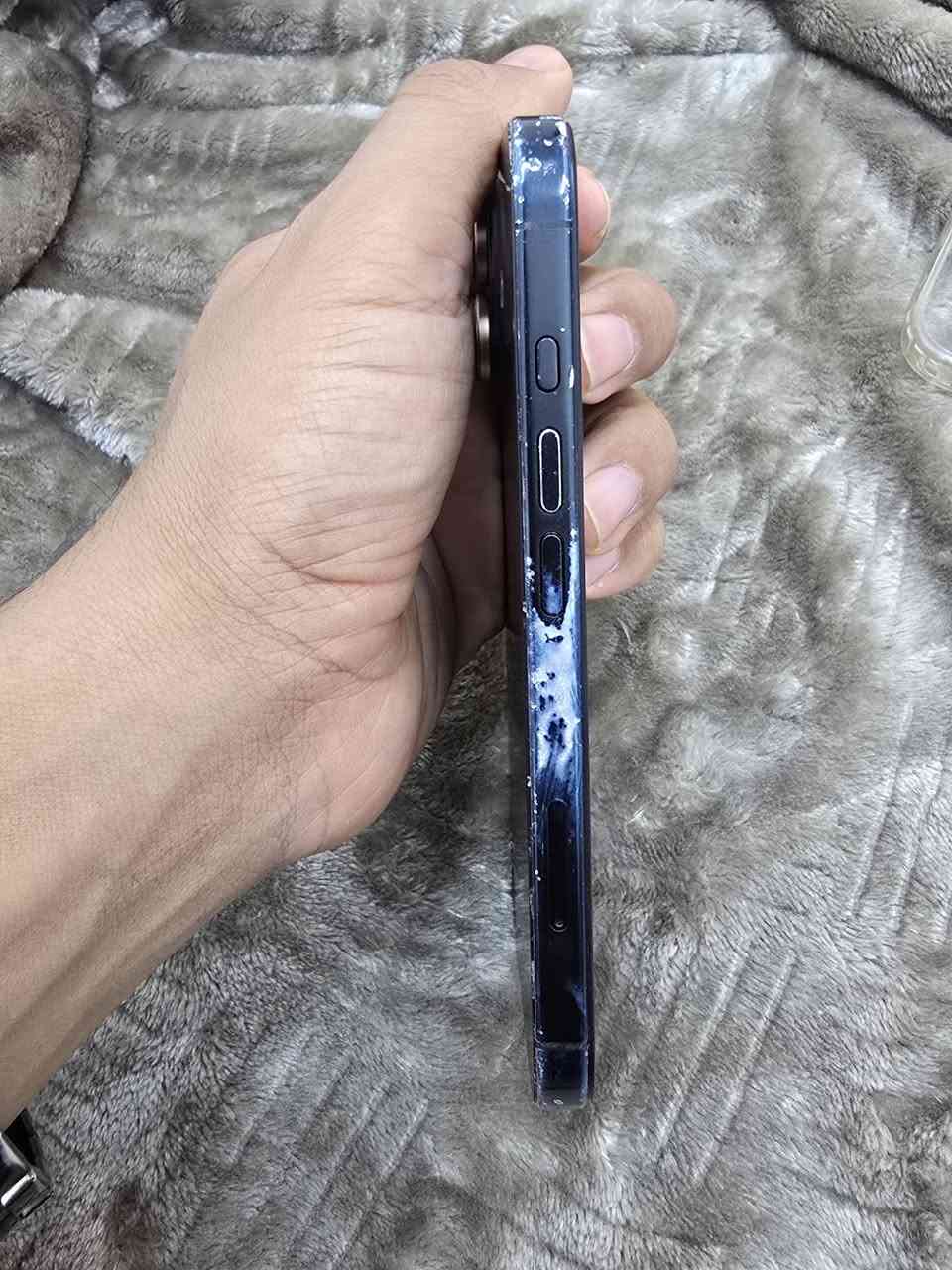 للبيع iPhone 16... بالوضعيه 😅
✅ شاشة مبدلة
✅ شاصي متضرر
✅ Face ID متوقف
✅ البطارية مكتوب مبدلة
✅ المكالمات ما تسمعها إلا على السبيكر

المهم... التفاحة بعده موجودة! 🍎😂
مكاني كربلاء حي الملحق ***********
السعر 550 قفل
