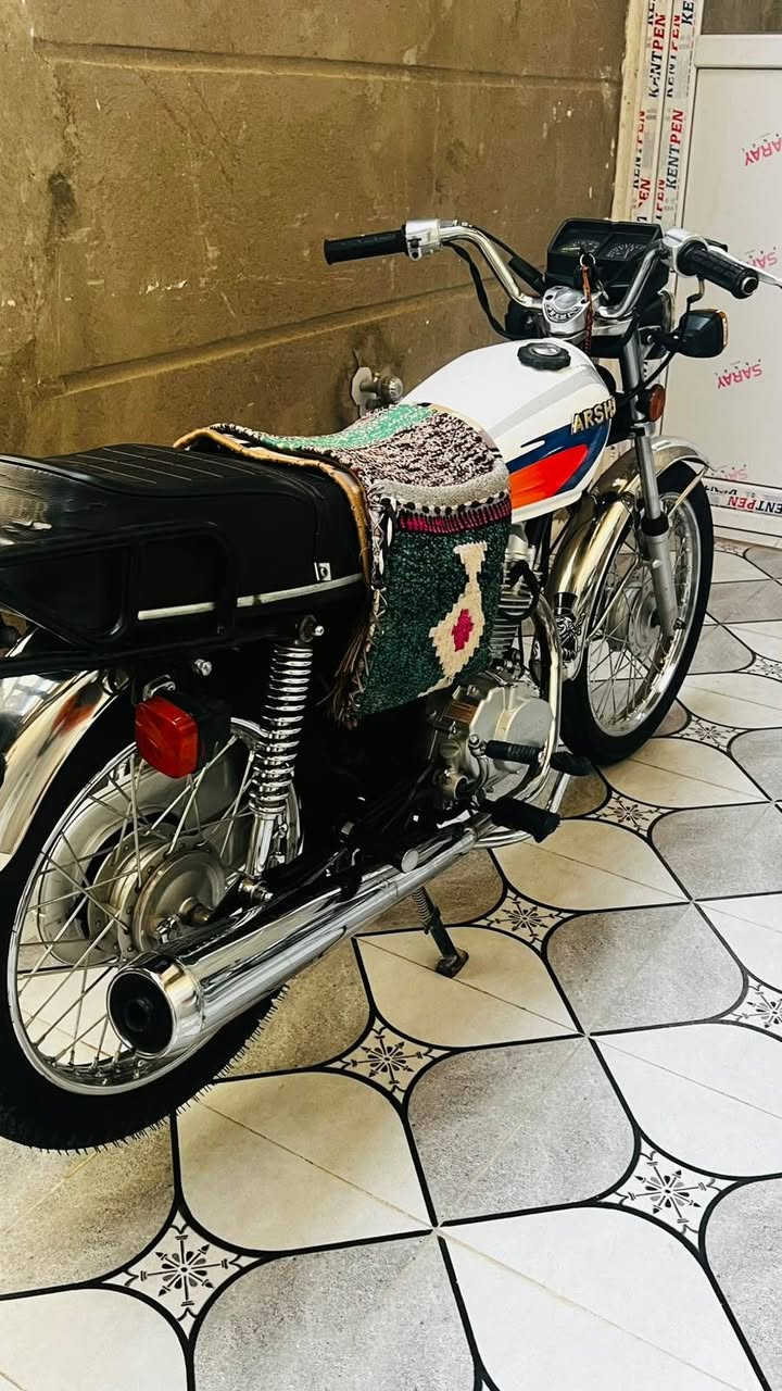 السلام عليكم دراجه 🏍اربعه كير للبيع لون ابيض دراجه مكفوله كفاله عامه دراجه شلعه ومعدل خير من دراجه موديل 2026اوراق سكنر 🩸. سعره 750وبيه مجال بسيطط كلش.📌  العنوان كربلاء قنطرت السلام 📌ما متواجد خاص..📌فقط اتصال. 🌠***********🙌🏼🩶
