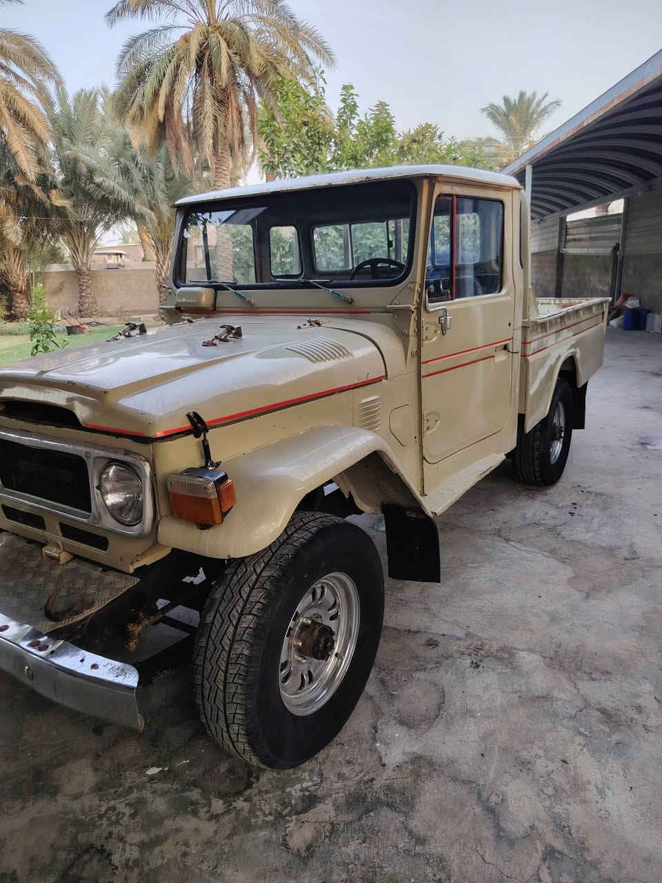 سلام عليكم بسبب الوعود الكاذبه تمام عادت المنشور سيارة لاندكروزر شاص موديل 1984 معمره بل كامل محرك كاز السياره جاهزه العنوان بغداد سياره بسمي رقم بغداد ***********
