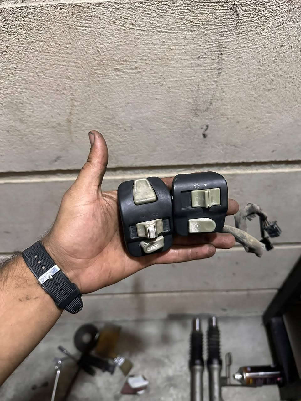 ️
🏍️ أغراض بريز نوزل & كابريتر ***********

* مكينة بريز: لا صوت ولا دخان، بيها ونة إكسل — سعر 90

* مكينة: بيها إكسل، لا دخان ولا صوت — سعر 50

* كابريتر بلادية، على فحص — سعر 50

* نوزل تفصيخ — سعر 10

* قاعدة فيتبم وطوافة كاملة — سعر 50

* تانكي وطوافة — سعر 25

* تانكي نوزل — سعر 25

* ضفيرة نوزل — سعر 35

* ضفيرة كابريتر — سعر 25

* عقل نوزل — سعر 35

* عقل كابريتر — سعر 20

* شوته — سعر 20

* استيرن مع حساس — سعر 15

* كفرات مختمة، نظافتهن 50٪ — سعر 30

* جويتر تفصيخ، على ضمان — سعر 40

* كلجات على فحص، زوج — سعر 50

* شاصي — سعر 35

* ماشه — سعر 10

* دبل أمامي — سعر 25

* دبل خلفي — سعر 10

* فج بريك — سعر 15

* صالنصه — سعر 25

* صالنصه حساس — سعر 20

* بك لايت — سعر 25

* مازدة أمامية — سعر 15

* أشاير — سعر 15

* كويل — سعر 10

* سوادات، 3 قطع — سعر 25

* مجمع أشاير، زوج — سعر 10

* تاير ويل أمامي — سعر 20

* تاير ويل خلفي — سعر 20

* ويل فقط دسك — سعر 10

* استان تعليك — سعر 25

* كشن وحاضن — سعر 30

* ذيل — سعر 10

* قبق هندر — سعر 20

* عداد سرعة نوزل — سعر 30

* عداد سرعة كابريتر — سعر 15

* واير سكليتر خطين، بلاديات — سعر 10

* واير سكليتر خط، بلاديات — سعر 5

* قفل جنطة واير، بلاديات — سعر 15

* وايرات بريكات — سعر 5

