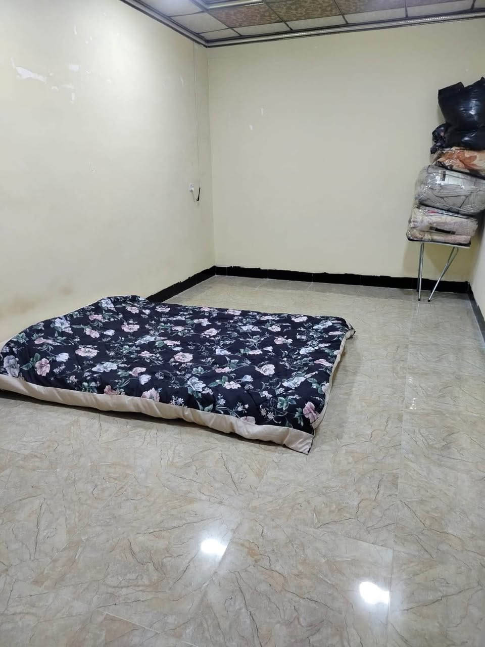 🔥🔥البيع 🔥🔥

شقة طابق ثاني مساحة ٤٥ م  🏠

سند طابو ملك صرف ينزل اسمك بالسند بالمساحة المذكوره 

حي الصديق الثانية قرب المتنزه الجديد ✅

تحتوي على ٣ غرف نوم 😴 وهول ومطبخ وصحيات 🌍 

السعر ٦٥ مليون 💵 

للاتصال ☎️

*********** 📞

*********** 📞

يكون الاتصال من 12:00 ظهرا إلى 9:00 مساء ⏰

‏تابع الصفحة  ليصلك كل جديد 🫵🏻🫵🏻

🔥🔥 مكتب ياسر الحمداني لتجارة العقارات🔥🔥
