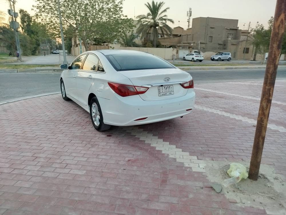 سلام عليكم للبيع هونداي سوناتا موديل 2011 خليجيه كير مكينه حداديه تخم تاير تبريد جاهزة الخير ماعوزه اي شي محرك 2400 مكفولة من الضربة بيه صبغ السعر 93 بيه مجال عنوان كربلاء *********** كربلاء, العراق
