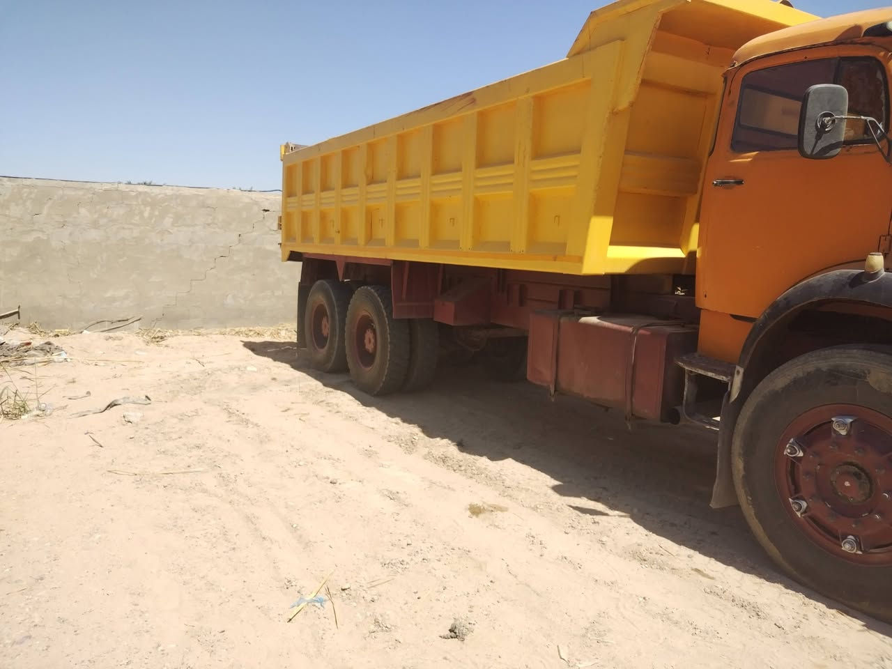 لبيع قجمةمديل80 محرك55كير111 تخم تاير ***********
