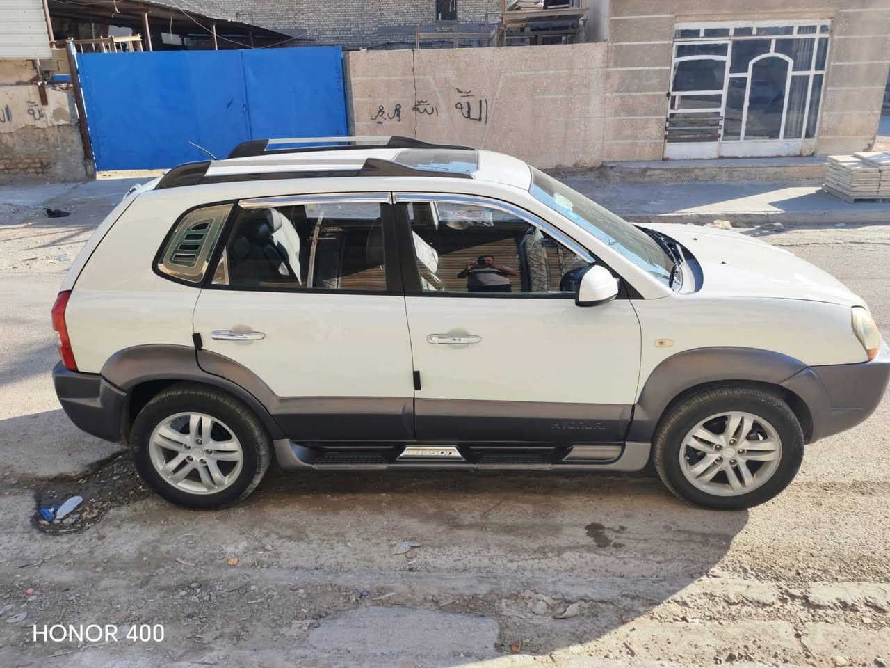 السلام عليكم من رخصت مدير الكروب توسان 2009 خليجي السياره خير من يم الله مكينه 2000 دوش المرغوب 
السياره بيها طخه بل شاملغ الخلفي صفحت  السايق وصابغين الجاملغ بيها قطعه وحده صبغ مكان بغداد البلديات
السعر 110 وبيها مجال  بسمي السياره واريد تحول مباشر 
للاستفسار ***********

