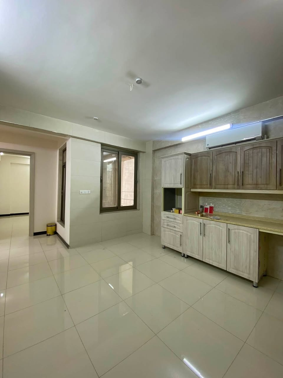 🏡 شقق راقية للإيجار في الكرادة
✨ غرفتين + صالة + مطبخ كامل + حمامات
❄️ مجهزة بالسبالت
🚗 بارك سيارة | 🛗 مصعد 24 ساعة
🛡️ حراسة + تنظيف يومي للبناية
👨‍👩‍👧 مخصصة للعوائل فقط

📞 للاستفسار: ***********
واتساب أو اتصال
