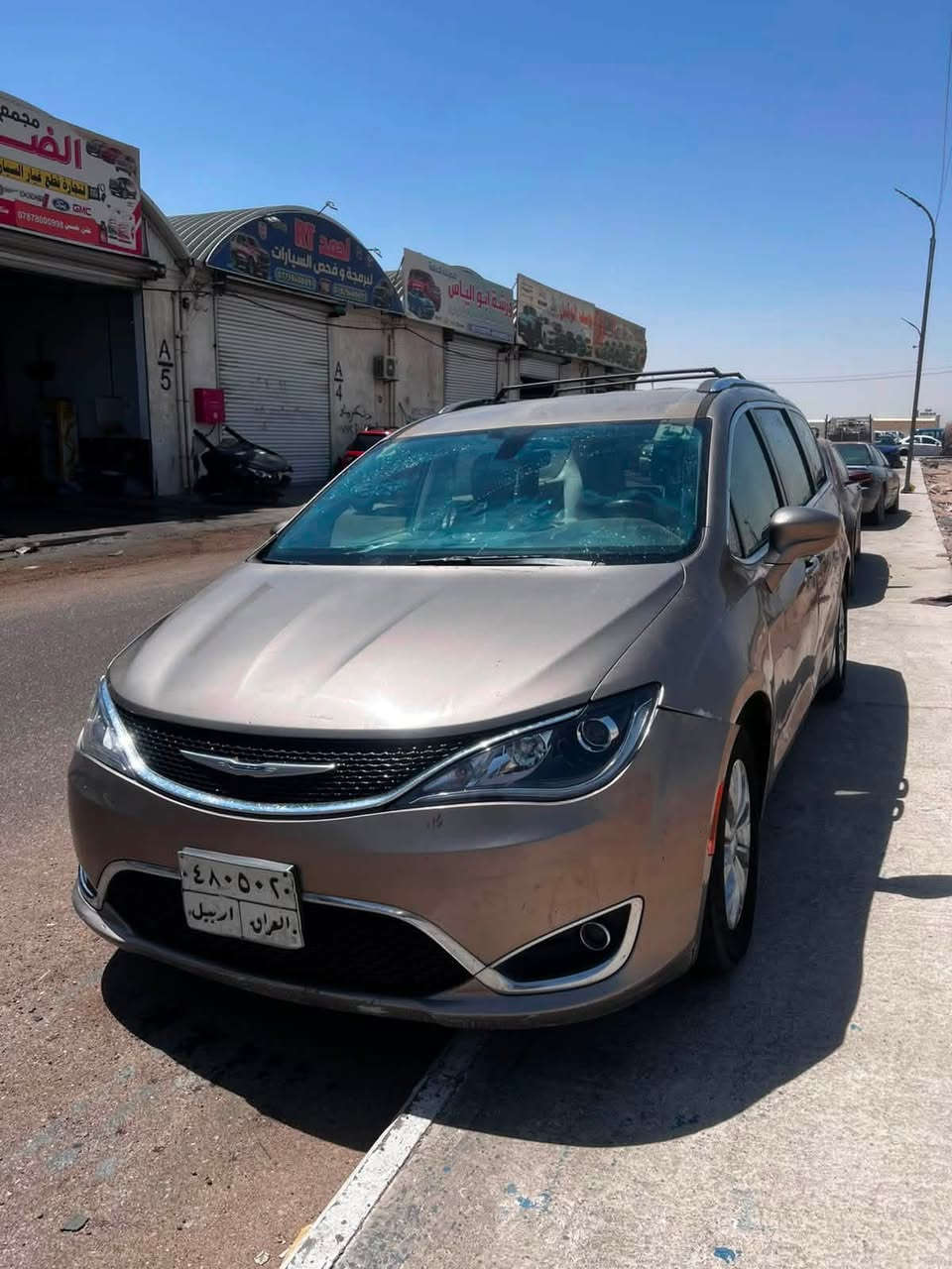 السلام عليكم باسفيكا موديل  2018 رقم اربيل
السعر. 145$

موصفات السيارة مكينه 3600سته سلندر 

كشنات  جلد +كهرباء 

كشنات تدفئه تبريد 

استيرن تدفئه تبريد 

بردات بلادي 

تحكم استيرن  

سايد بريك بصمه 

شاشات خلف الكشنات 

كامرة 

تشغيل عن بعد 

صندوق كهرباء
ابواب كهربائيه

رادار امامي 

سونار موجود بالمنشور 
السيارة حادثها بامريكا باب السايق فقط ونصبغت كم قطعه بالعراق بس ابيعلك صبغ حزام 

مكان السيارة بصرة

***********
