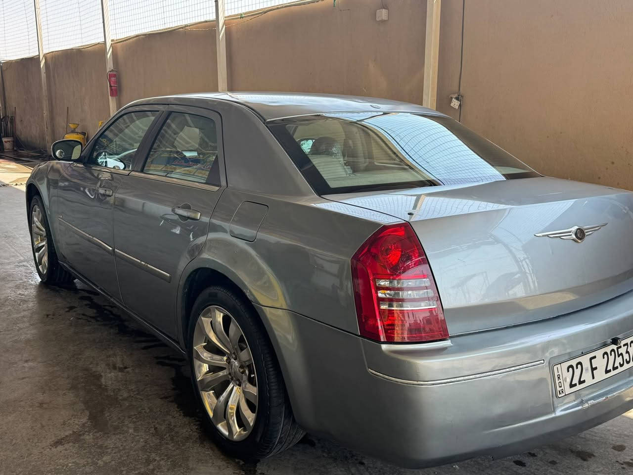 اوباما موديل 2007  بدون حادث ايرباكات سليمة محرك 3500  اصل  كير ومحرك وتبريد وكهربائيانت على البلاد  تخم تاير جديد  ويل كروم  سيارة نظيفة استخدام شخصي رقم دولي باسمي  هزة  وسنوية جديدة  مكاني بغداد للإستفسار موبايل ***********
