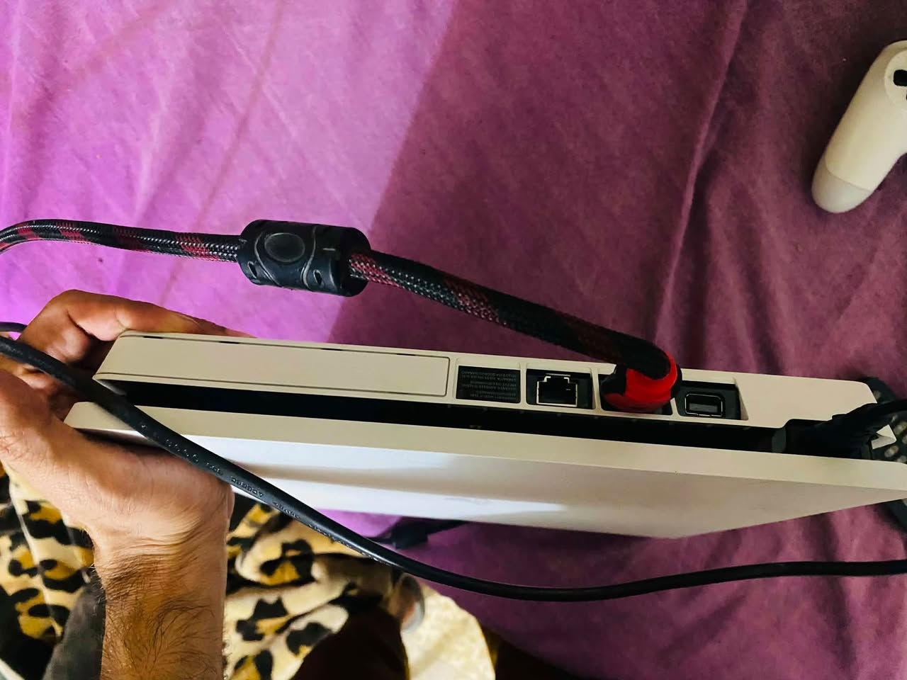 سلام عليكم
Ps4 slim مهكر
نظيف بالجيس نظافتة ٩٩٪؜
ما مفتوح لُك ستيكر 

الملحقات المعروفة
جوستك اصلي 
كيبل جوستك اصلي (شاحن+نقل بيانات)
كيبل HDMI اصلي 
الجهاز كامل مكمل 
شرط الفحص 

السعر خاص

مكاني ذي قار 
يتوفر توصيل لكل المحافظات 

للتواصل ***********
