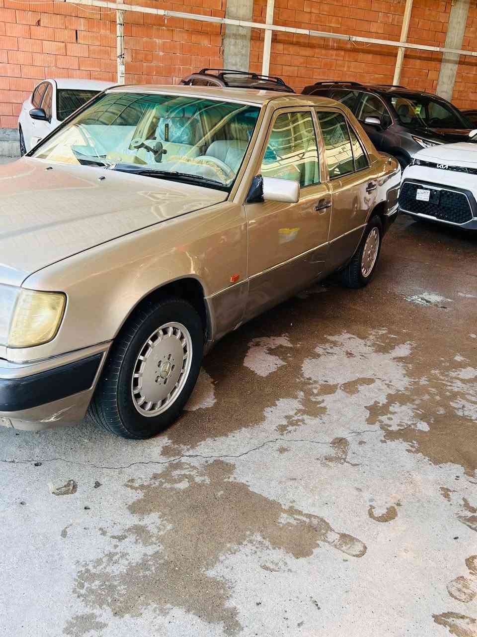 ***********السلام عليكم مارسيديس موديل 93 بسمي. كير محرك تخم تاير صدر محرك بطه ثنين ونص رقم بغداد بيه نقص بس التبريد ()
